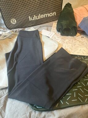 NWT Lululemon Ribbed Softstreme Flared Pant *Regular, Sz 8, BLACK